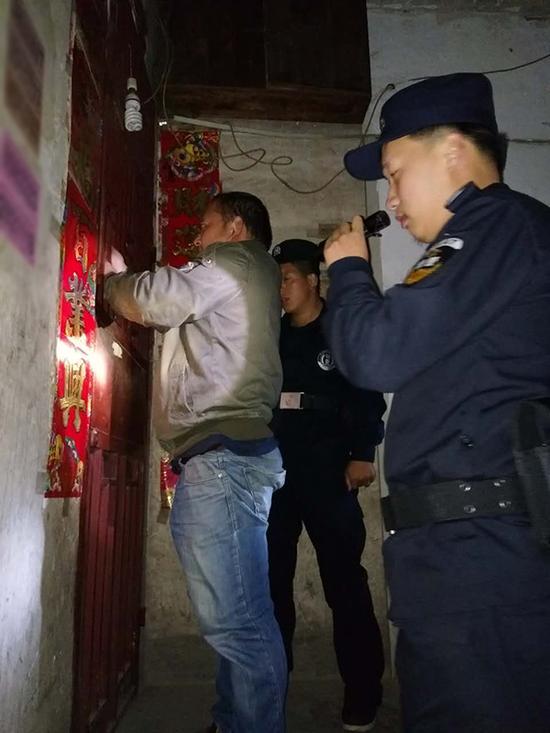 淮南粗心妈妈误将幼女锁家中 